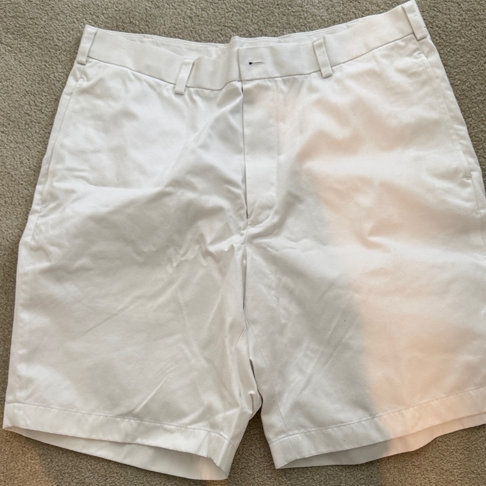 Brooks Brothers White Flat Front Men's Shorts